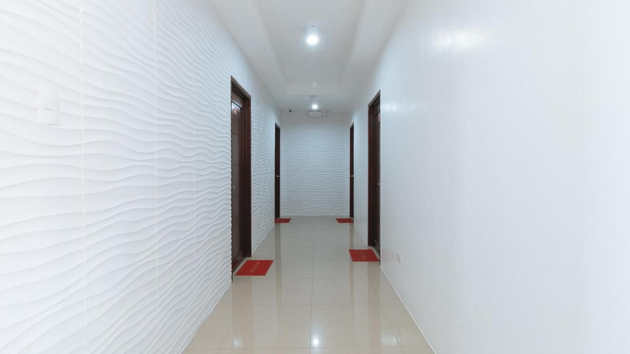 Reddoorz Plus At Dbuilders Poblacion Bgc Тагиг Экстерьер фото