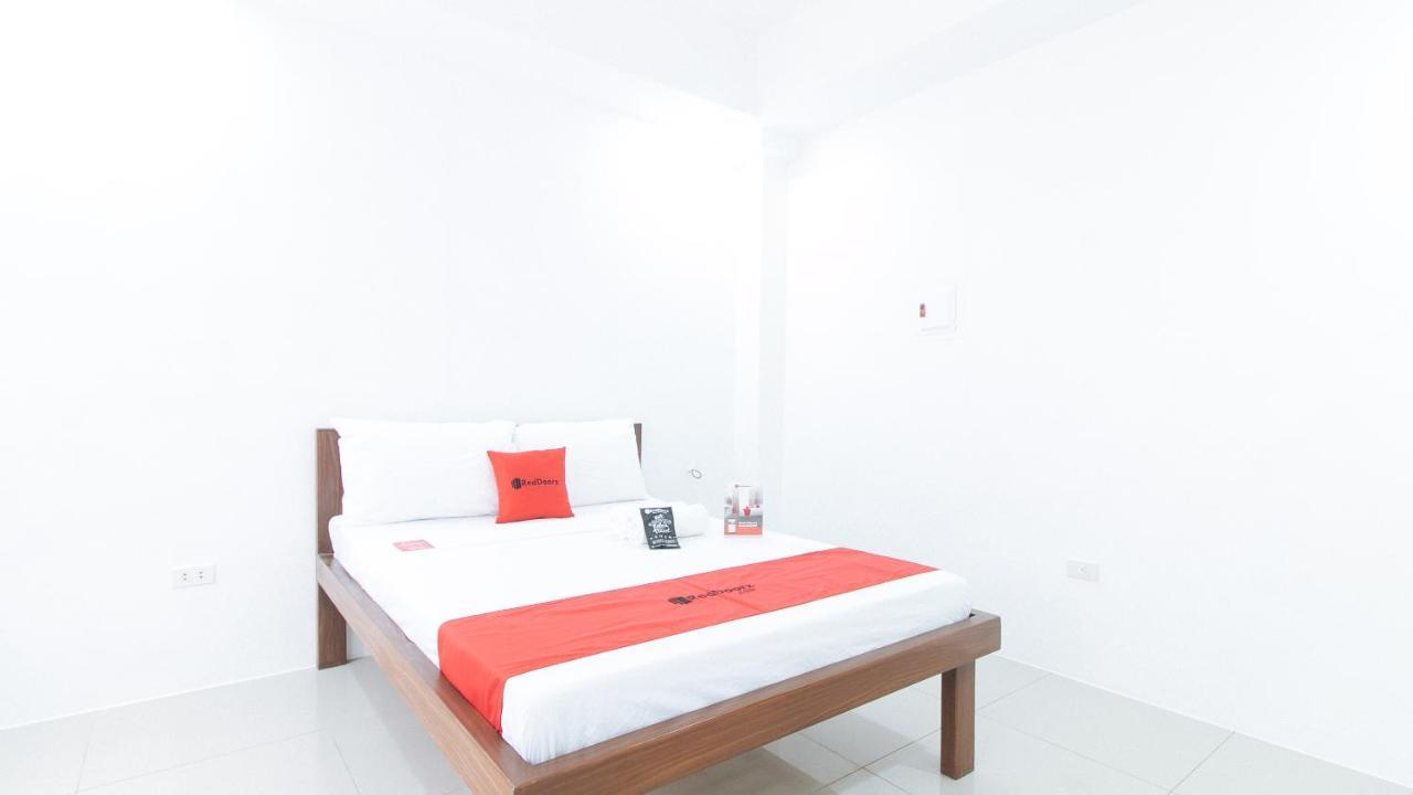 Reddoorz Plus At Dbuilders Poblacion Bgc Тагиг Экстерьер фото