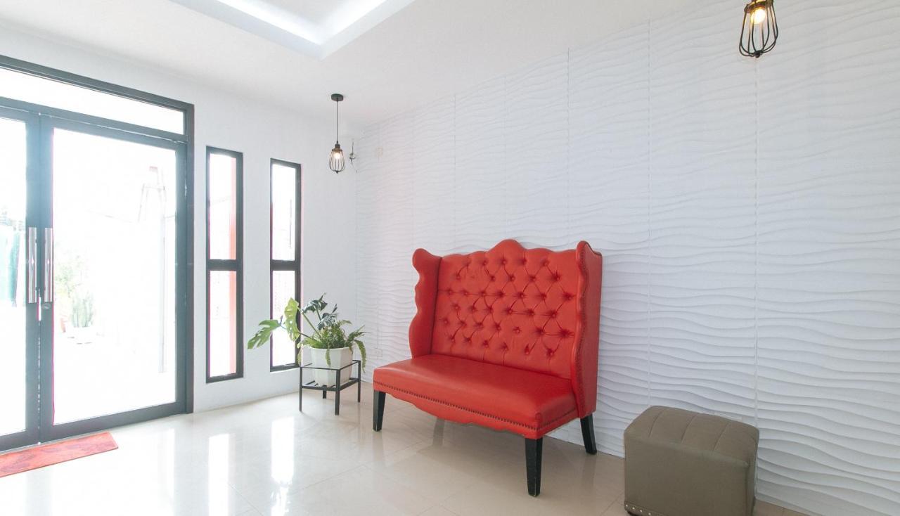 Reddoorz Plus At Dbuilders Poblacion Bgc Тагиг Экстерьер фото