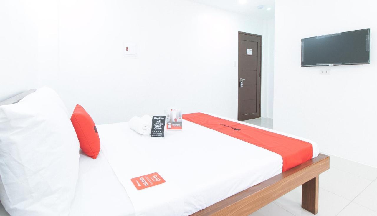 Reddoorz Plus At Dbuilders Poblacion Bgc Тагиг Экстерьер фото